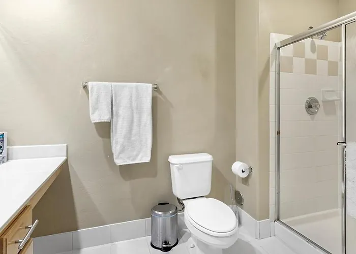 Landing Modern With Amazing Amenities Apartment